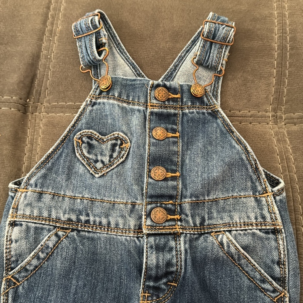 OshKosh Bgosh Baby Girls Denim Heart Pocket Snap Crotch Overalls 9M - Picture 3 of 6